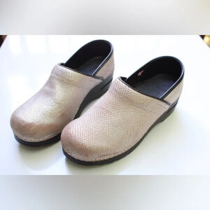 Sanita clogs